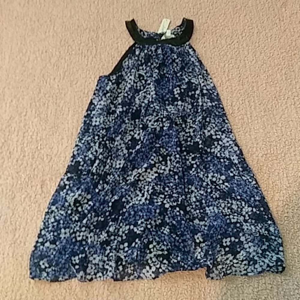 Sleeveless dress